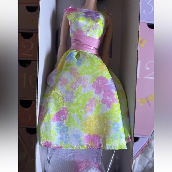 Barbie 12 Days Of Spring Doll & Accessories Signature NRFB HRM27 - Picture 2 of 6